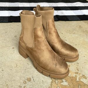 Chelsea boot tan size 8, worn two times